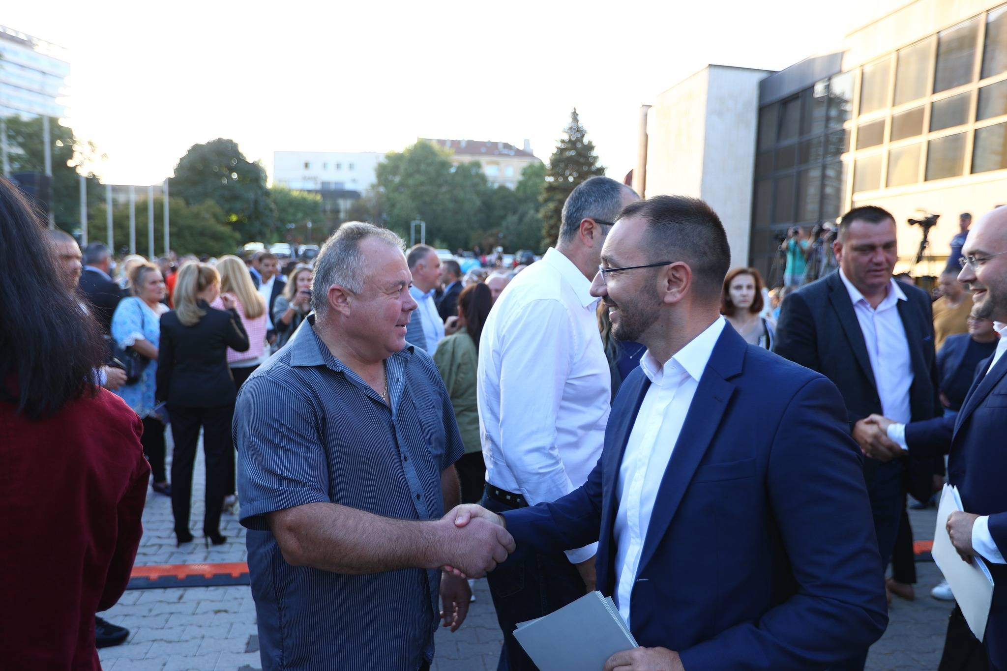  Антон Хекимян 